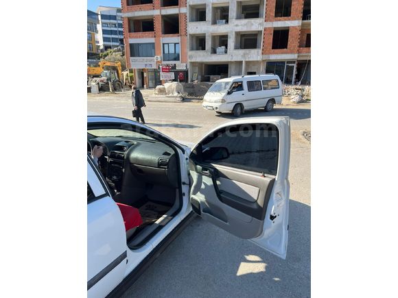 Sahibinden Opel Astra 1.4 GL 2000 Model  300.000 km Beyaz