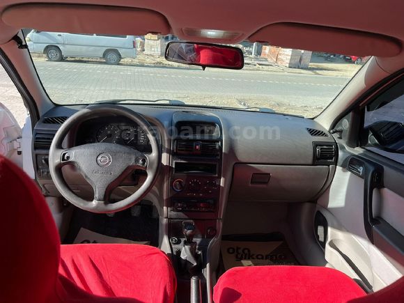 Sahibinden Opel Astra 1.4 GL 2000 Model  300.000 km Beyaz