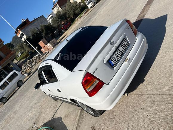 Sahibinden Opel Astra 1.4 GL 2000 Model  300.000 km Beyaz