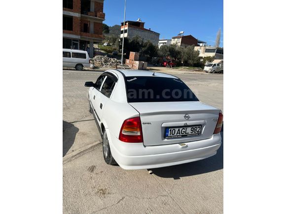 Sahibinden Opel Astra 1.4 GL 2000 Model  300.000 km Beyaz
