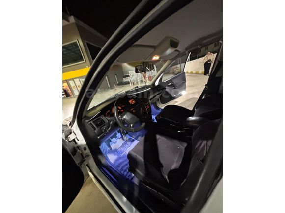 Sahibinden Opel Vectra 2.0 CDX 2000 Model  210.000 km Beyaz
