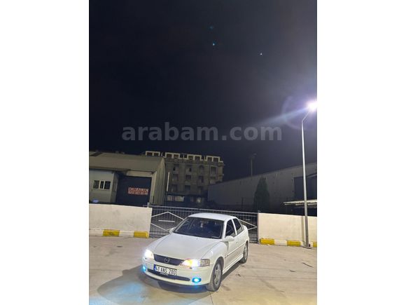 Sahibinden Opel Vectra 2.0 CDX 2000 Model  210.000 km Beyaz