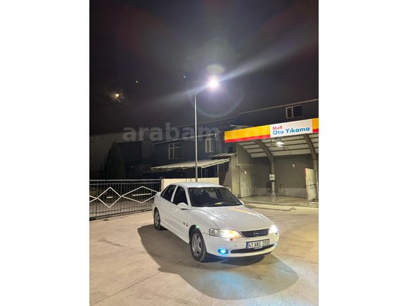 Sahibinden Opel Vectra 2.0 CDX 2000 Model  210.000 km Beyaz