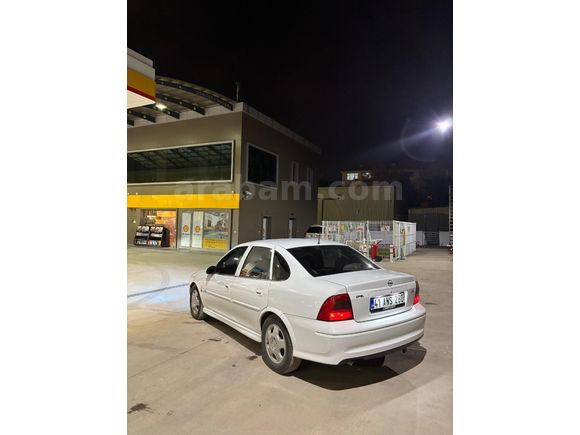 Sahibinden Opel Vectra 2.0 CDX 2000 Model  210.000 km Beyaz