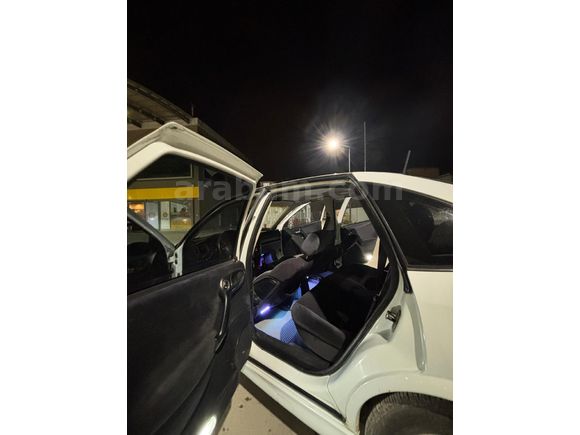 Sahibinden Opel Vectra 2.0 CDX 2000 Model  210.000 km Beyaz