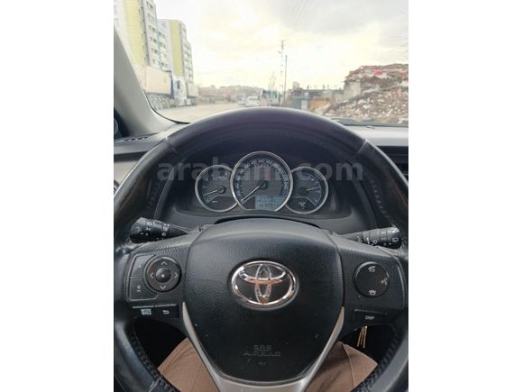 Sahibinden Toyota Auris 1.4 D-4D Active Skypack 2013 Model
