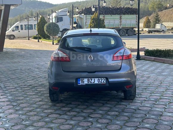 Sahibinden Renault Megane 1.5 dCi Privilege 2012 Model 
