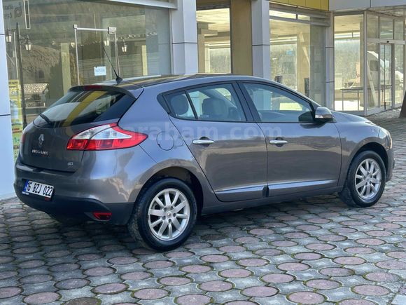 Sahibinden Renault Megane 1.5 dCi Privilege 2012 Model 