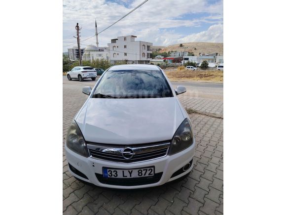 Sahibinden Opel Astra 1.6 Essentia 2011 Model  236.000 km Beyaz