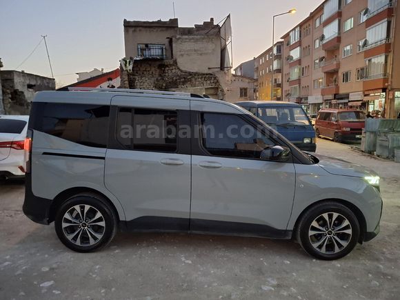 Sahibinden Ford Tourneo Courier 1.5 EcoBlue Titanium 2024 Model