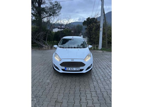 Sahibinden Ford Fiesta 1.5 TDCi Titanium 2015 Model  236.000 km Beyaz