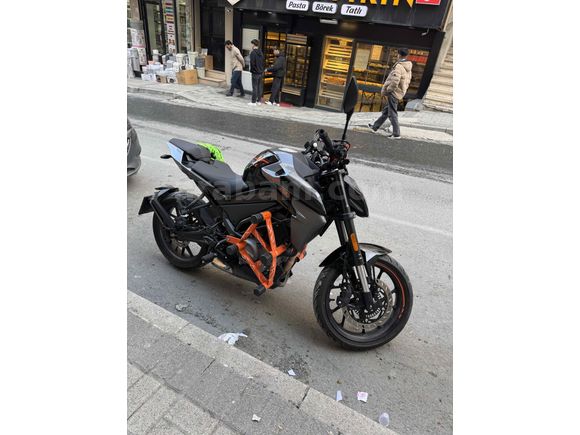 Sahibinden CFmoto 250NK Km 4300  