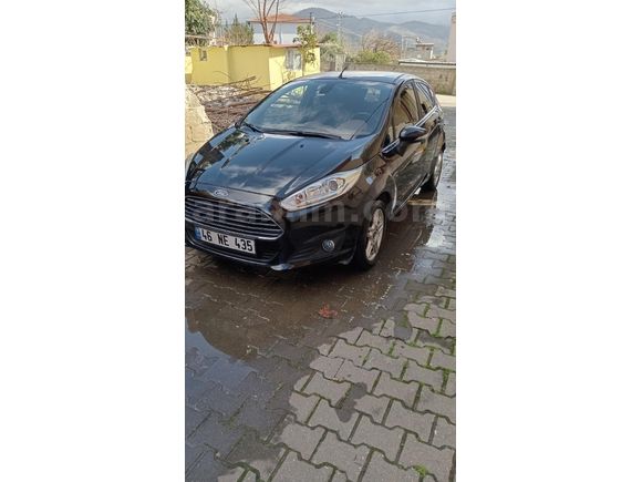 Sahibinden Ford Fiesta 1.6 Titanium 2013 Model  64500 km Siyah