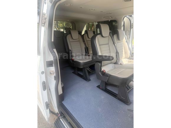 En düşük km. 13.600. En dolu model. Hasarsız. Boyasız. Otomobl ruhstlı. Deri koltuklu. 8+1