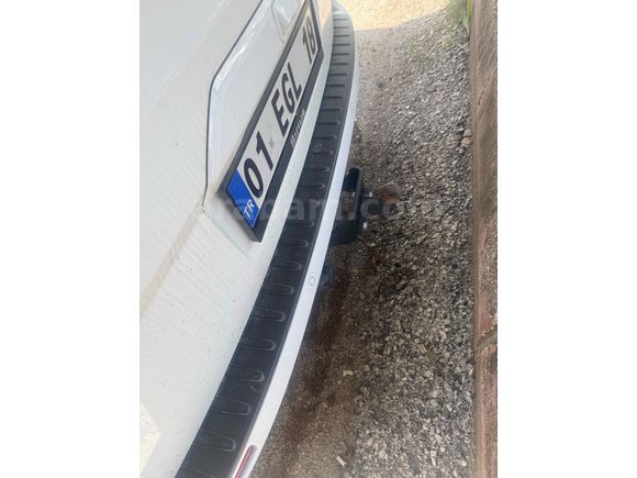 En düşük km. 13.600. En dolu model. Hasarsız. Boyasız. Otomobl ruhstlı. Deri koltuklu. 8+1
