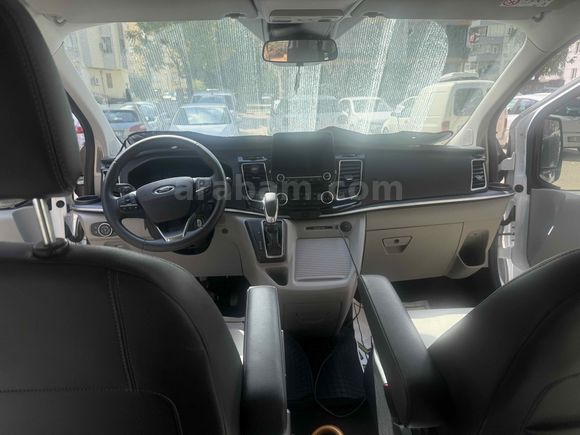 En düşük km. 13.600. En dolu model. Hasarsız. Boyasız. Otomobl ruhstlı. Deri koltuklu. 8+1