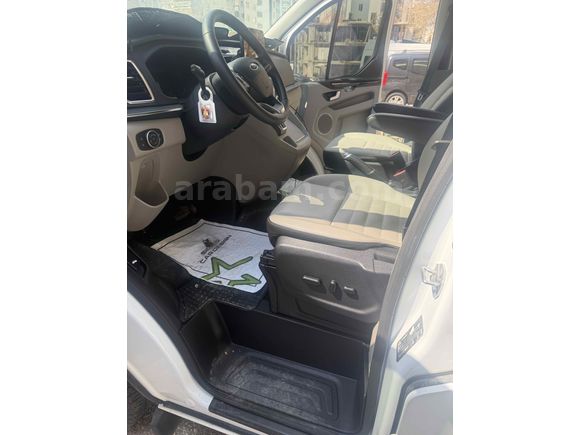 En düşük km. 13.600. En dolu model. Hasarsız. Boyasız. Otomobl ruhstlı. Deri koltuklu. 8+1