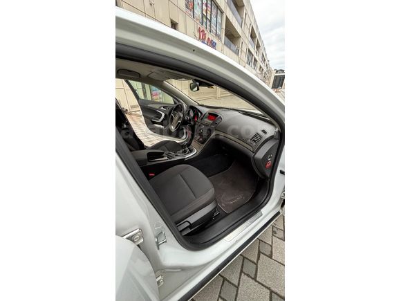 Sahibinden Opel Insignia 1.4 T Edition Elegance 2012 Model  100.000 km Beyaz