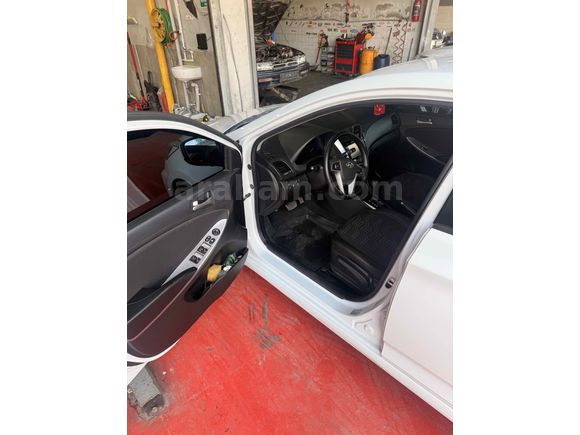 Sahibinden Hyundai Accent Blue 1.6 CRDI Mode Plus 2017 Model 