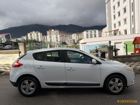 BOYASIZ OTOMATİK RENAULT MEGANE 1.6 EXPRESSİON 110HP BEYAZ LPGLİ