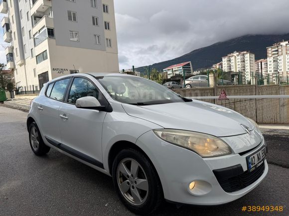 BOYASIZ OTOMATİK RENAULT MEGANE 1.6 EXPRESSİON 110HP BEYAZ LPGLİ