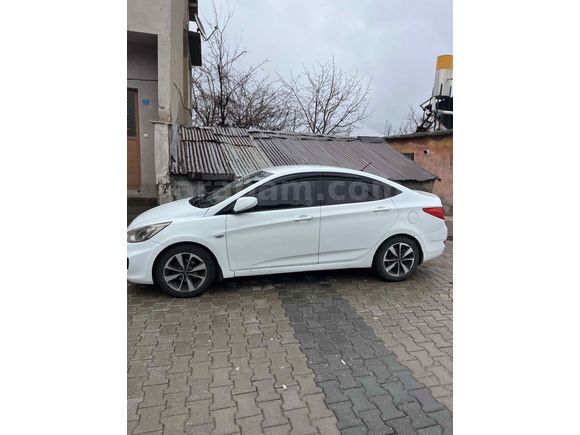Sahibinden Hyundai Accent Blue 1.6 CRDI Mode 2015 Model 