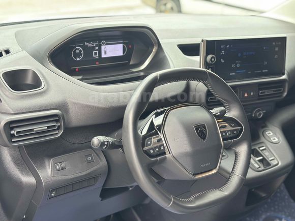 2025   1.5 BLUEHDİ PARTNER OTOMATİK VİTES HATASIZ BOYASIZ İLK ELDEN 