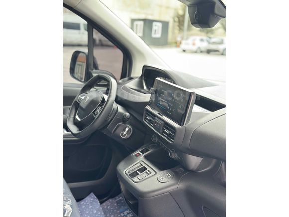 2025   1.5 BLUEHDİ PARTNER OTOMATİK VİTES HATASIZ BOYASIZ İLK ELDEN 