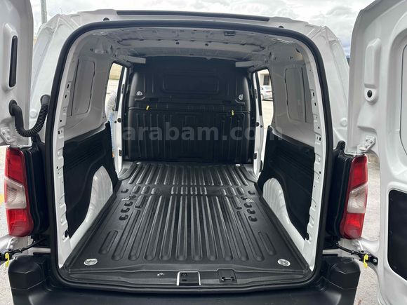 2025   1.5 BLUEHDİ PARTNER OTOMATİK VİTES HATASIZ BOYASIZ İLK ELDEN 