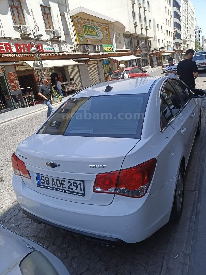 Sahibinden Chevrolet Cruze 1.6 LT 2012 Model Diyarbakır 187.000 km Beyaz 4
