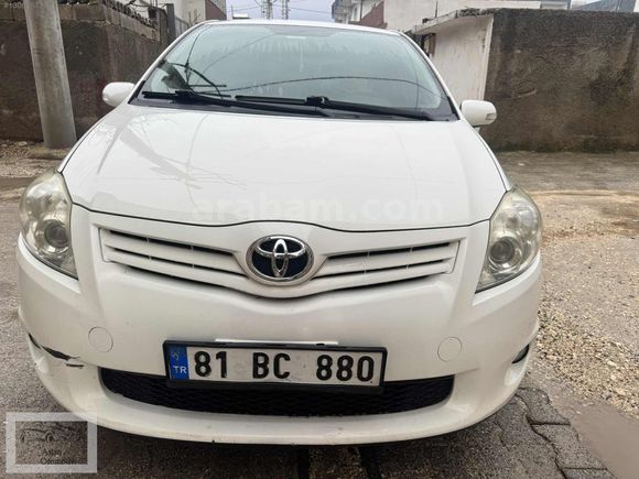 TOYOTA AURUS 1.4 MANUEL CONFORT EKSTRA MASRAFSIZ KUSURSUZ