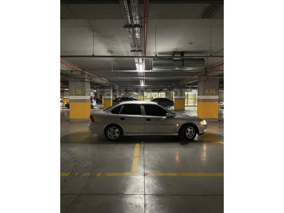 Opel Vectra 1.6 