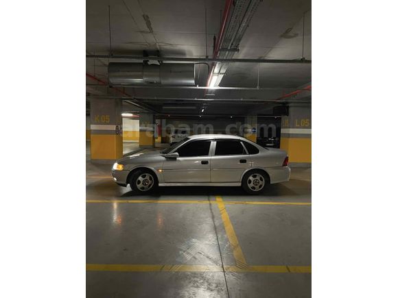Opel Vectra 1.6 