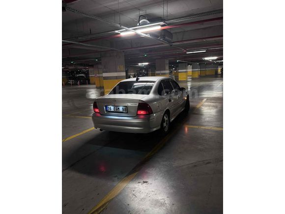 Opel Vectra 1.6 