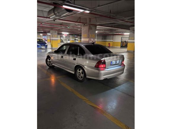 Opel Vectra 1.6 