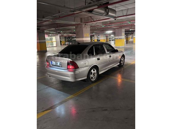 Opel Vectra 1.6 