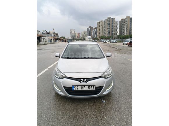 Sahibinden Hyundai i20 1.2 D-CVVT Sense 2014 Model  178.000 km Gri (Gümüş)