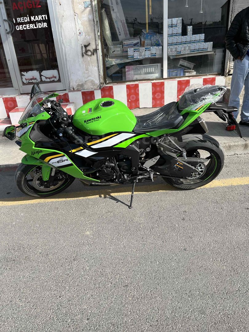 Sahibinden Kawasaki Ninja ZX 6R 2025 Model Mersin 6.001 km Yeşil