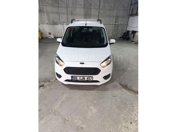 Galeriden Ford Tourneo Courier 1.5 TDCi Delux 2021 Model İstanbul 121.000 km Beyaz