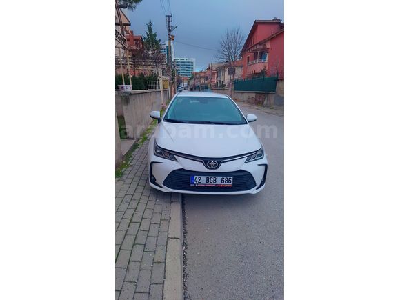 Sahibinden Toyota Corolla 1.5 Flame 2021 Model  167000 km Beyaz