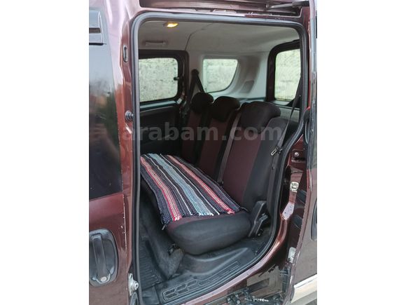 Sahibinden Fiat Doblo Combi 1.3 Multijet Dynamic 2011 Model Adana 232.500 km 4500 hasarkaydı var. (ön camda çatlak var).