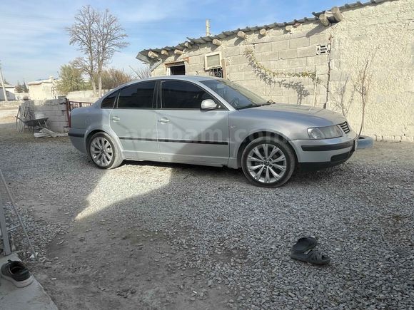 Sahibinden Volkswagen Passat 1.8 Basic 2000 Model  330.000 km Gri (Gümüş)