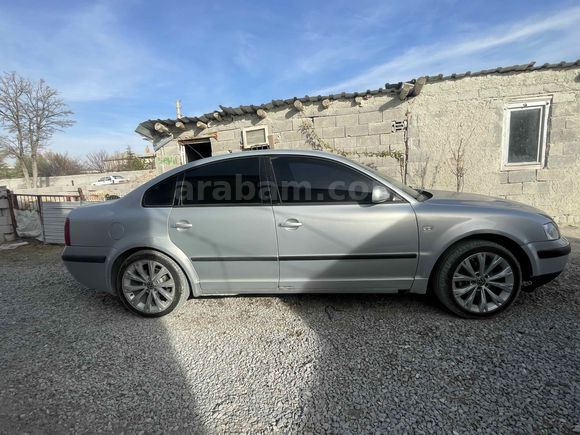 Sahibinden Volkswagen Passat 1.8 Basic 2000 Model  330.000 km Gri (Gümüş)