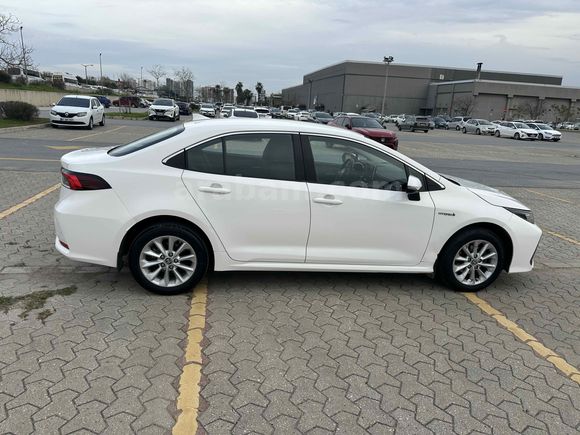 Sahibinden Toyota Corolla 1.8 Hybrid Dream 2021 Model 