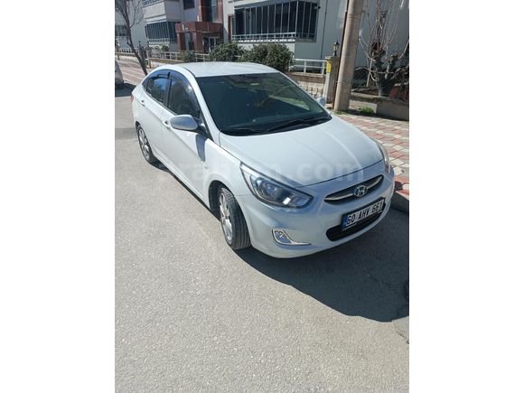 hatasız boyasız eziksiz çiziksiz Sahibinden Hyundai Accent Blue 1.4 D-CVVT Mode Plus 2017 Model 2018 tescil 5.ay Tokat turhal da  82.000 km Beyaz