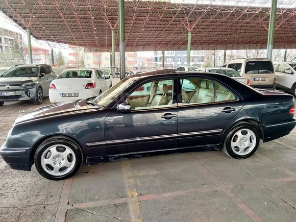 NARLI dan Mercedes - Benz E 200 Kompressor Avantgarde 2002 Model Ankara