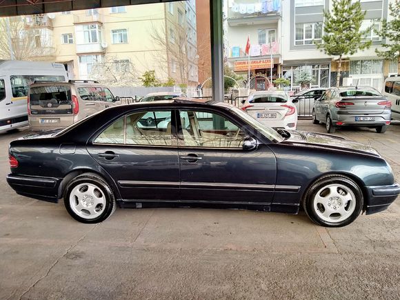 NARLI dan Mercedes - Benz E 200 Kompressor Avantgarde 2002 Model Ankara