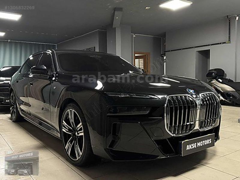 2025 BAYİ BMW İ7 XDRİVE60 M EXCELENCE 7900KM SOĞUTMA AKS THEATRA
