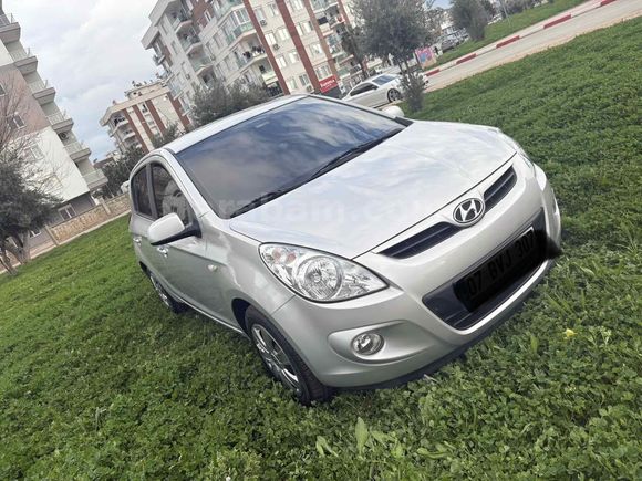 Galeriden Hyundai i20 1.4 CRDi Team 2012 Model Antalya
