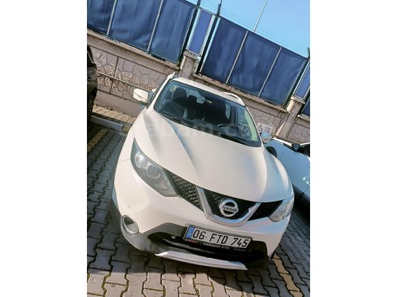 Sahibinden Boyasiz, Degisensiz, Tramersiz, Hor Kullanilmamiş Bakimli 2015 Otomatik 1.2 Tekna paket Qashqai